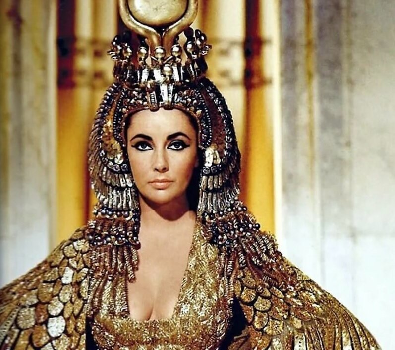 Элизабет Тейлор в роли Клеопатры в одноименном голливудском фильме