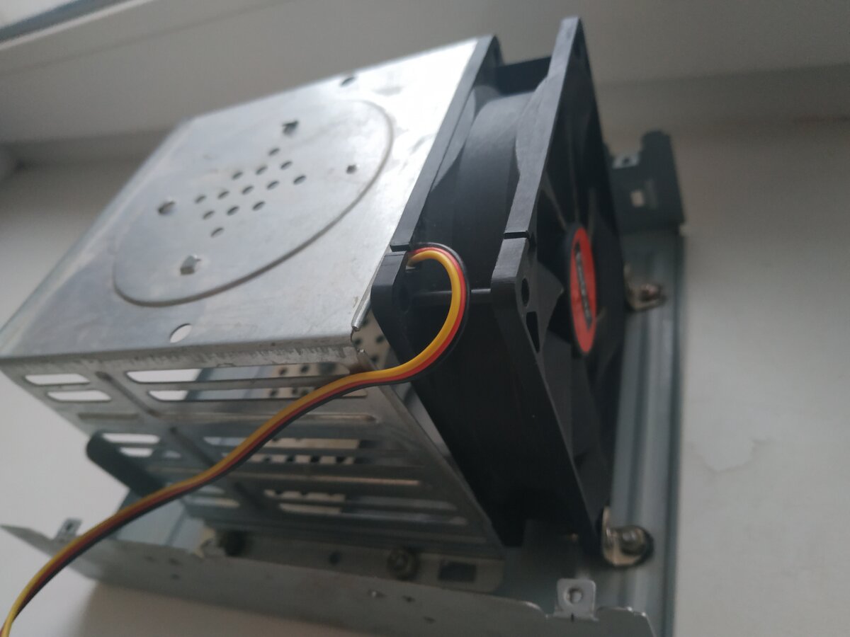 Как создать файловый сервер на шесть HDD на основе старого компьютера |  Клуб DNS | Дзен