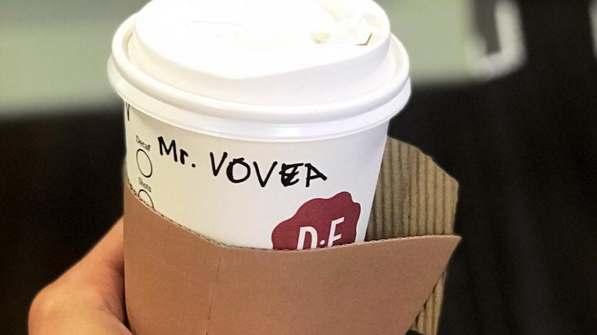 "Опечатка" моего имени на стаканчике с кофе в Индонезии. Больше статьей про имена в индонезийской культуре ищите по ссылке в конце статьи. Фото автора. 