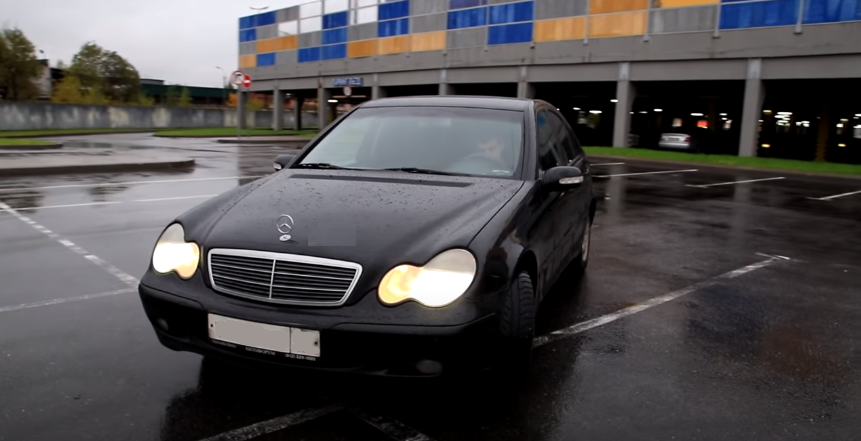 Перед Мерседес W203.