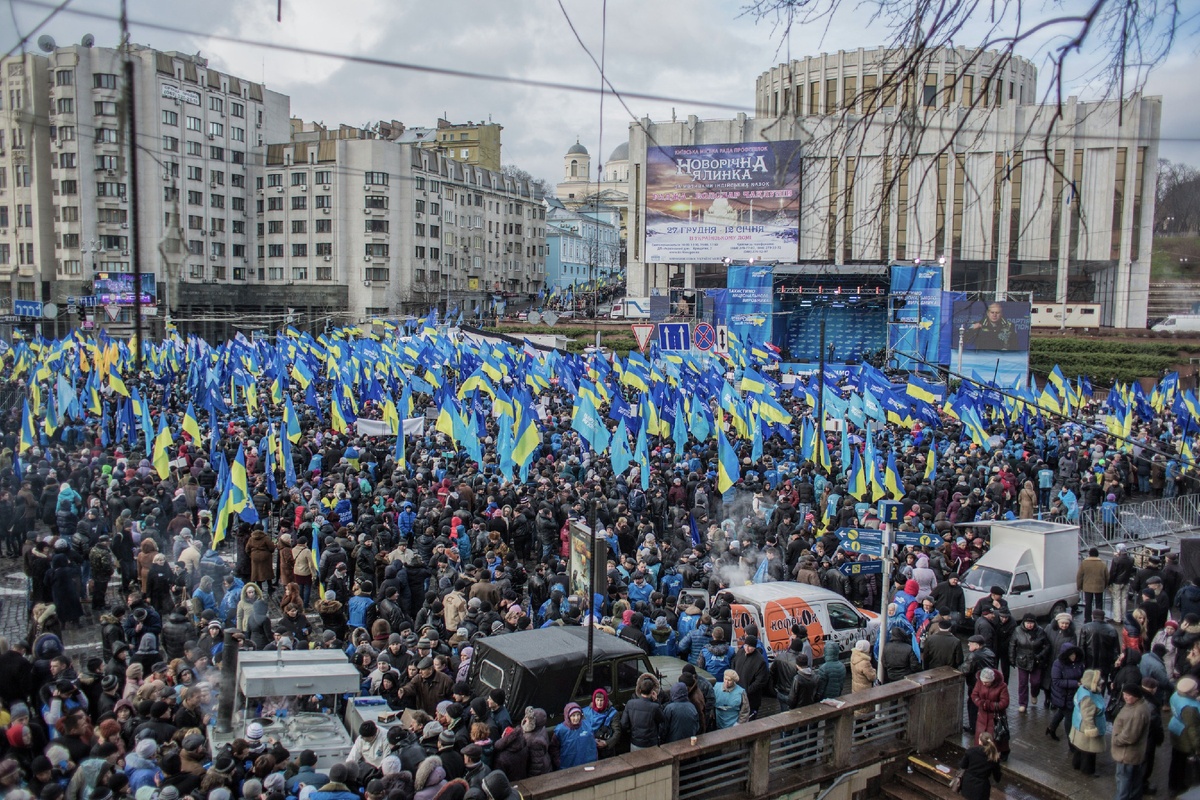 массовые акции протеста сторонников ассоциации с Евросоюзом в Киеве.