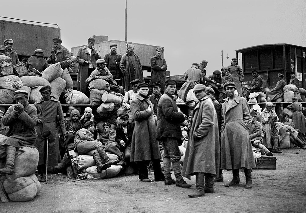 Военный коммунизм 1918. Военный коммунизм 1917. Продотряды военный коммунизм. Мешочники военный коммунизм.