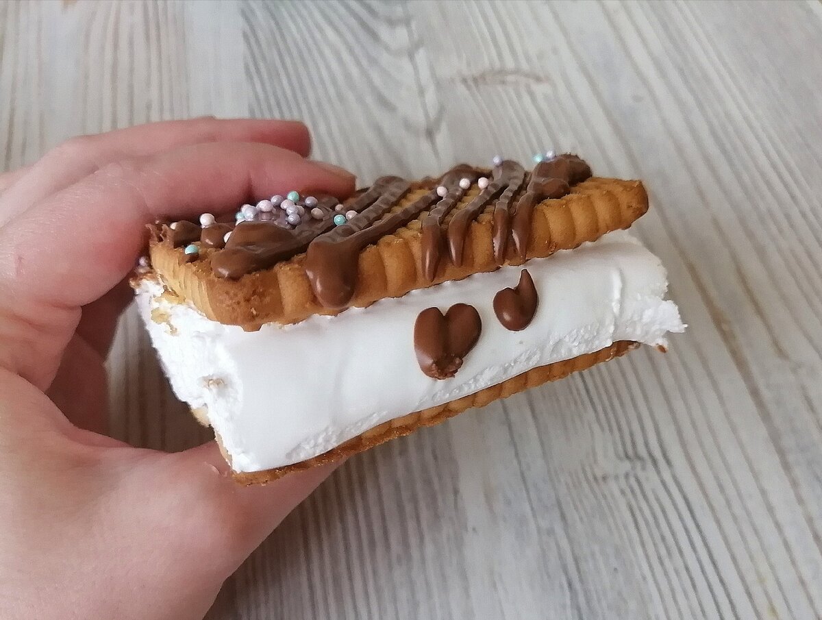 Сэндвич из сахарного печенья с плавленным сыром как в детстве