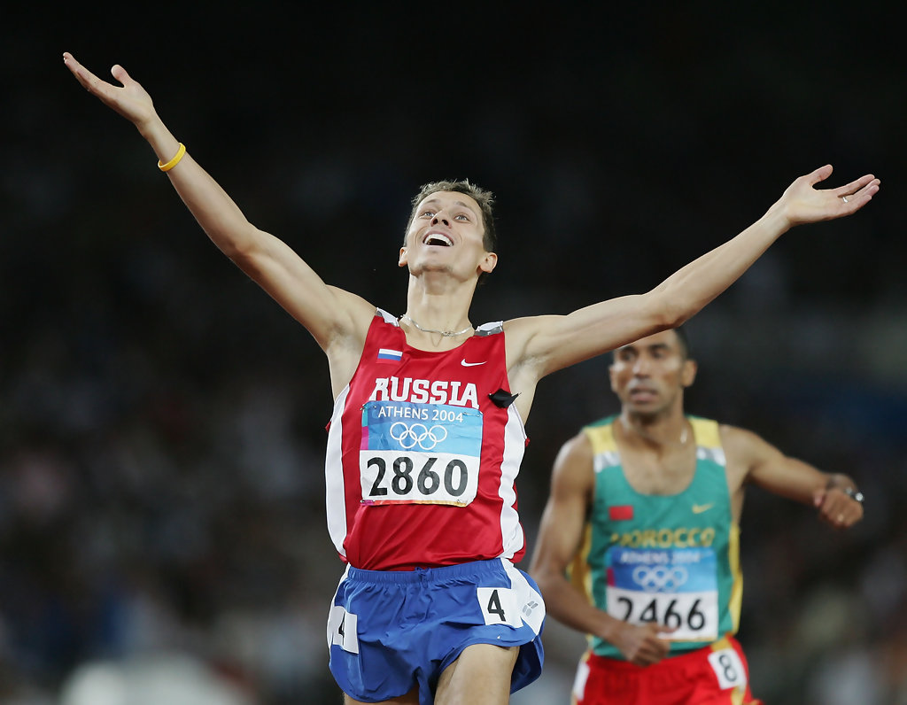 Юрий Борзаковский Олимпийский чемпион. Юрий Борзаковский, Олимпийский чемпион 2004. Юрий Борзаковский Афины 2004. Юрий Михайлович Борзаковский российский легкоатлет.