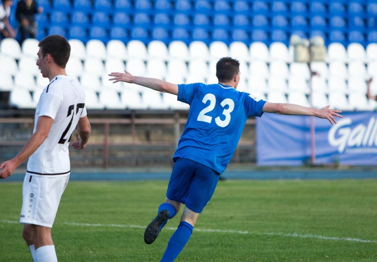 Сейчас ФК Сахалин одна из многочисленных команд, не имеющих крытого манежа. Парни тренируются прямо на улице даже зимой.