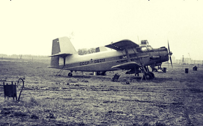 Ан-2М на поле.