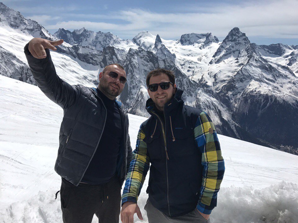 Я и Артем , на фото нам по 28 лет , фото сделано в горах Домбая 