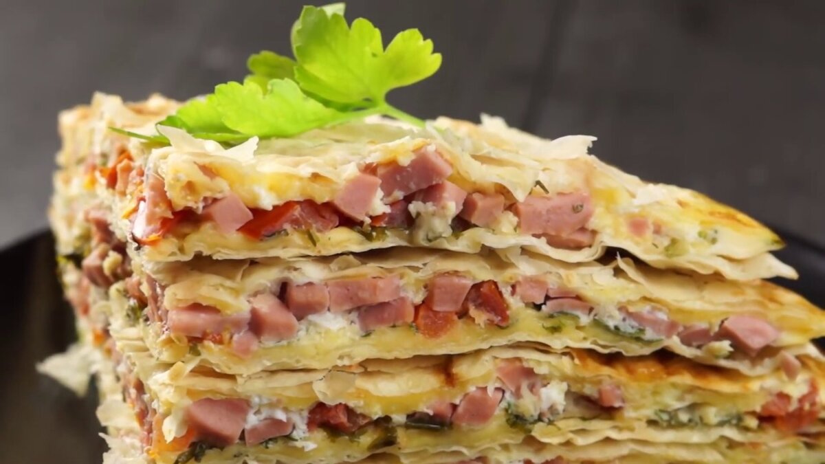 Лаваш с начинкой на разрезе.