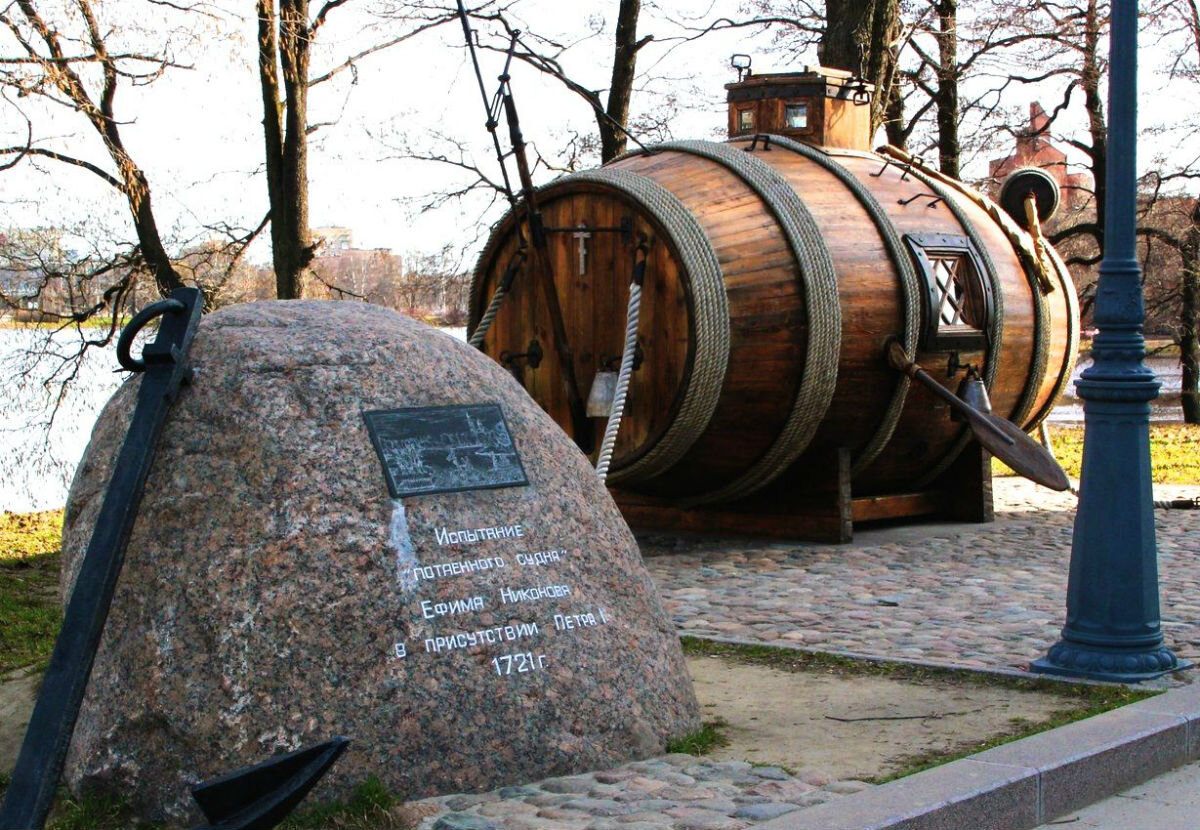 Памятник на месте испытания "Потаённого" судна Ефима Никонова