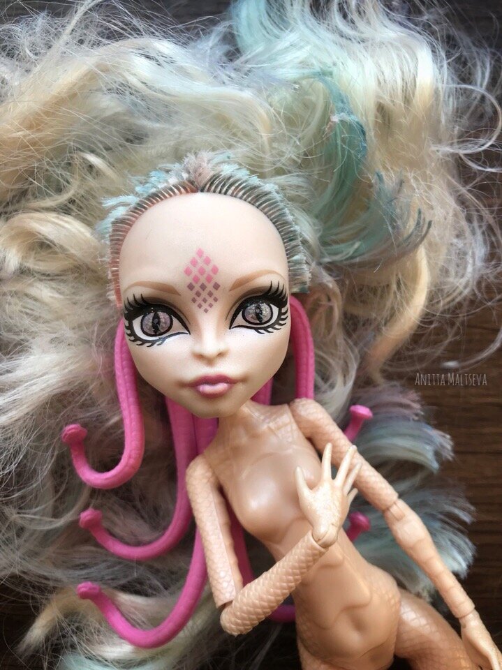 Отрезаем заводские волосы