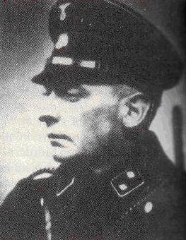 Блобель в форме СС. И этот мужик когда-то был строителем? Фото взято из открытых источников.