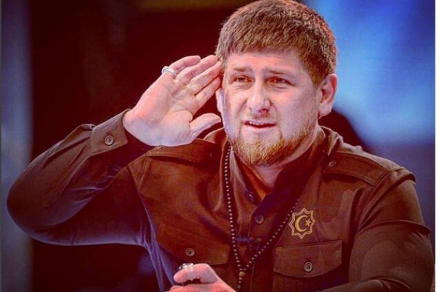Рамзан Ахматович Кадыров – глава Чеченской Республики (ЧР) и член совета партии «Единая Россия». Герой РФ, генерал-майор полиции и сын первого президента ЧР в составе РФ Ахмата Кадырова.