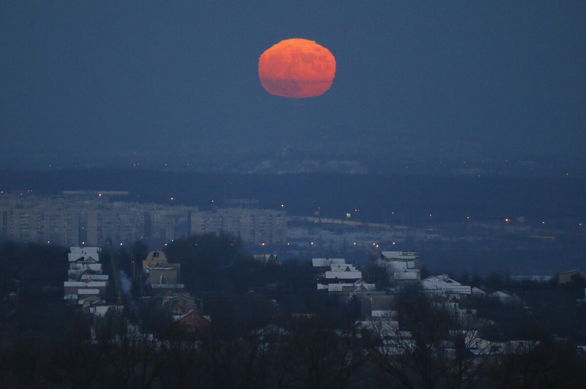 Вечер в Донецке 2014 год, источник яндекс картинки