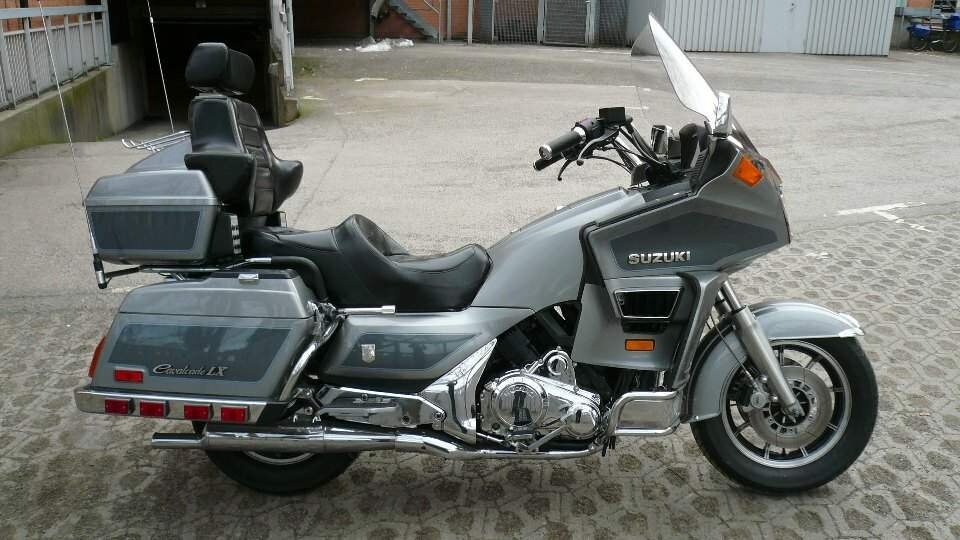 Серый Suzuki GV1400 Cavalcade