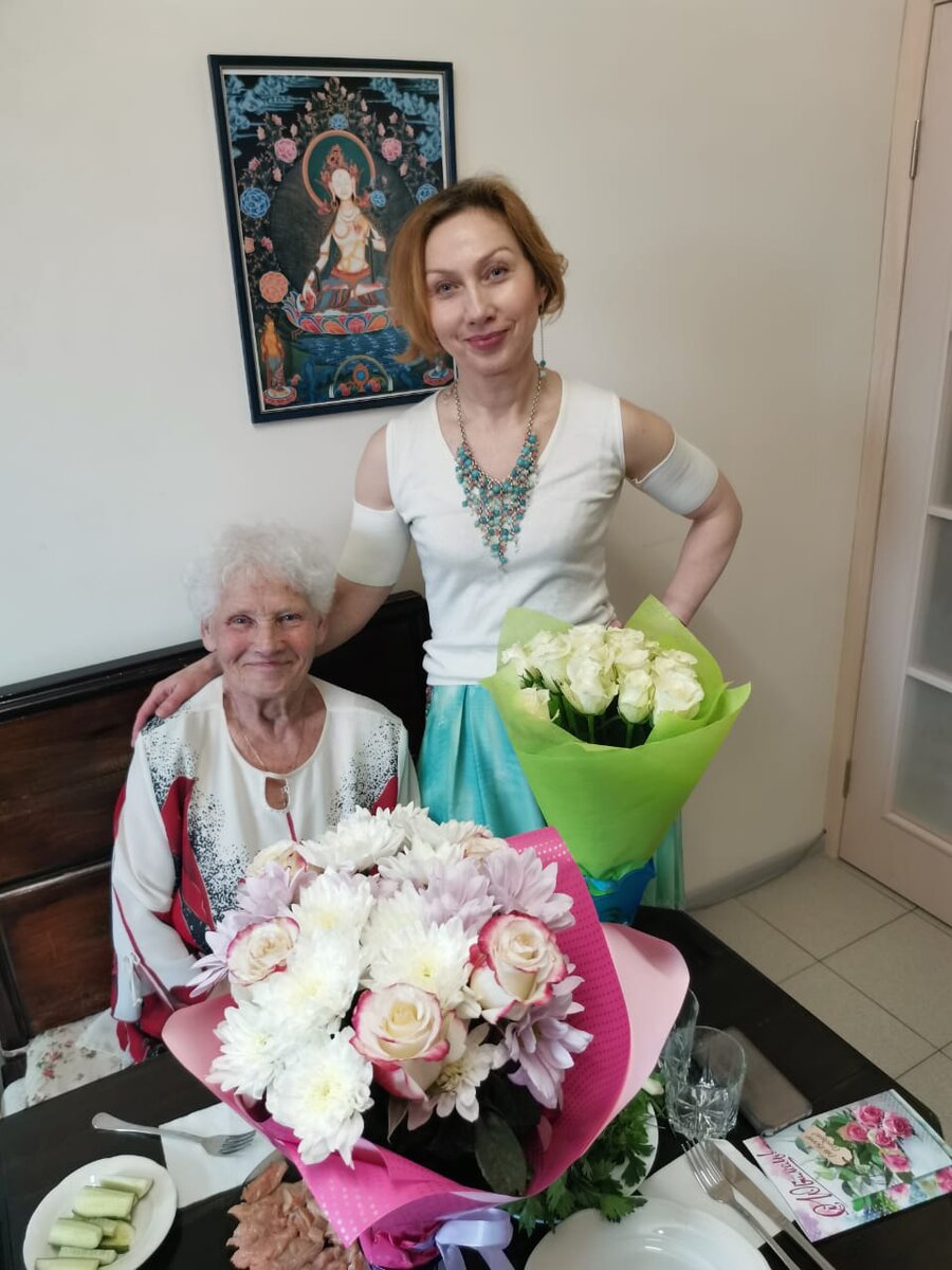 Для мамы,которой уже 80 лет, я всегда останусь маленькой, день рождения был для нее.Ей было важно!