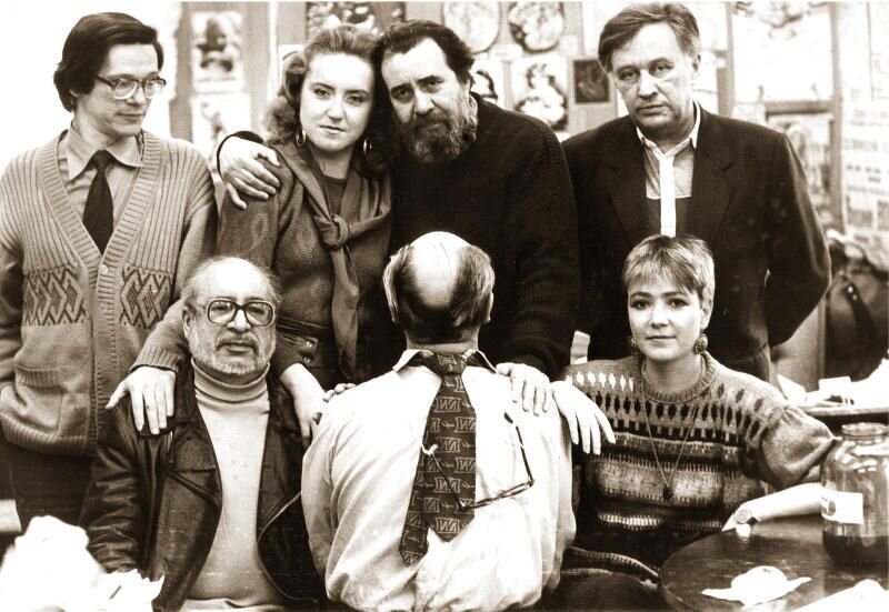 1991 год. Золотые перья «Клуба «12 стульев». Павел Хмара - правый в верхнем ряду. 
Фото Александра Карзанова