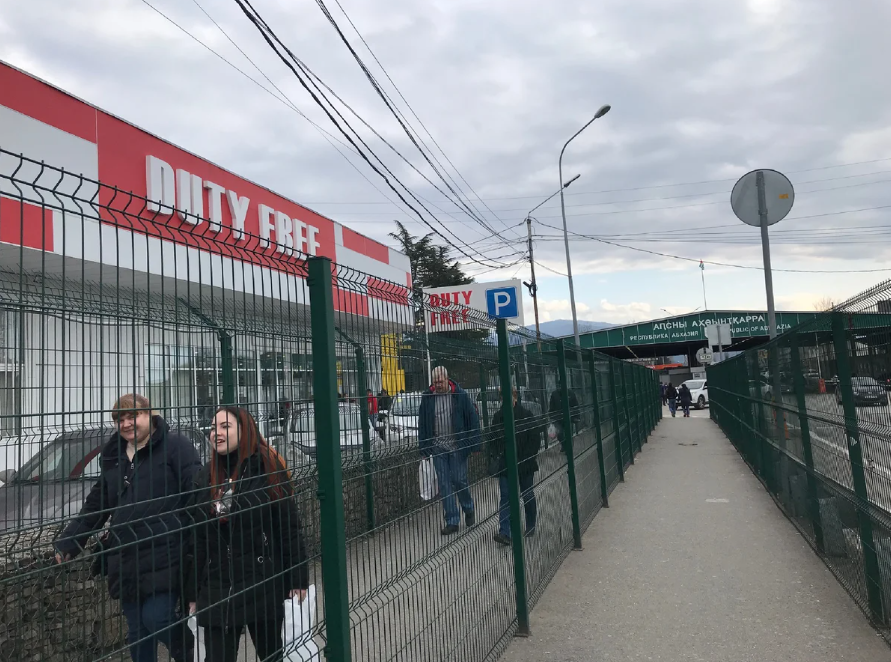 Общем проходить границу с. Граница Псоу Абхазия. Граница Сочи Абхазия. Абхазо Российская граница. Граница России и Абхазии пропускной пункт