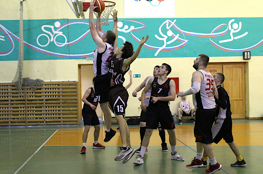 Играют "МицуБаскет" и его дублёры