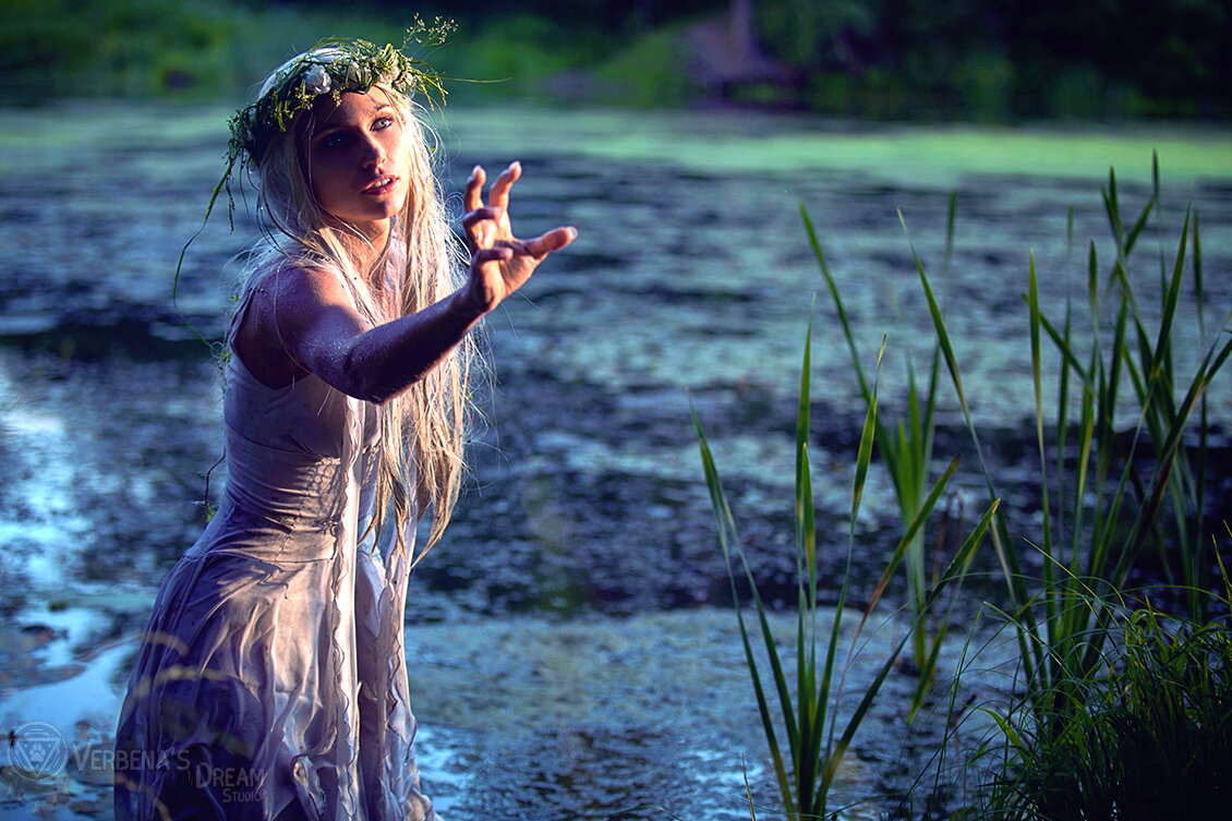 славянская русалка фотосессия. славянская богиня русалка. болотница кикимора болотная. мавка арт славянская мифология. русалка нечисть славянской мифология.