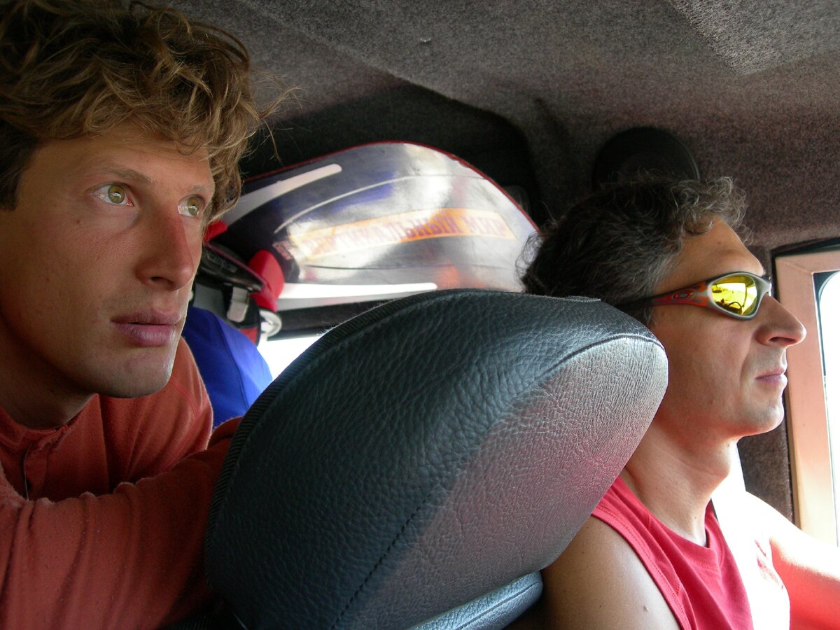 Проснулся Валя.