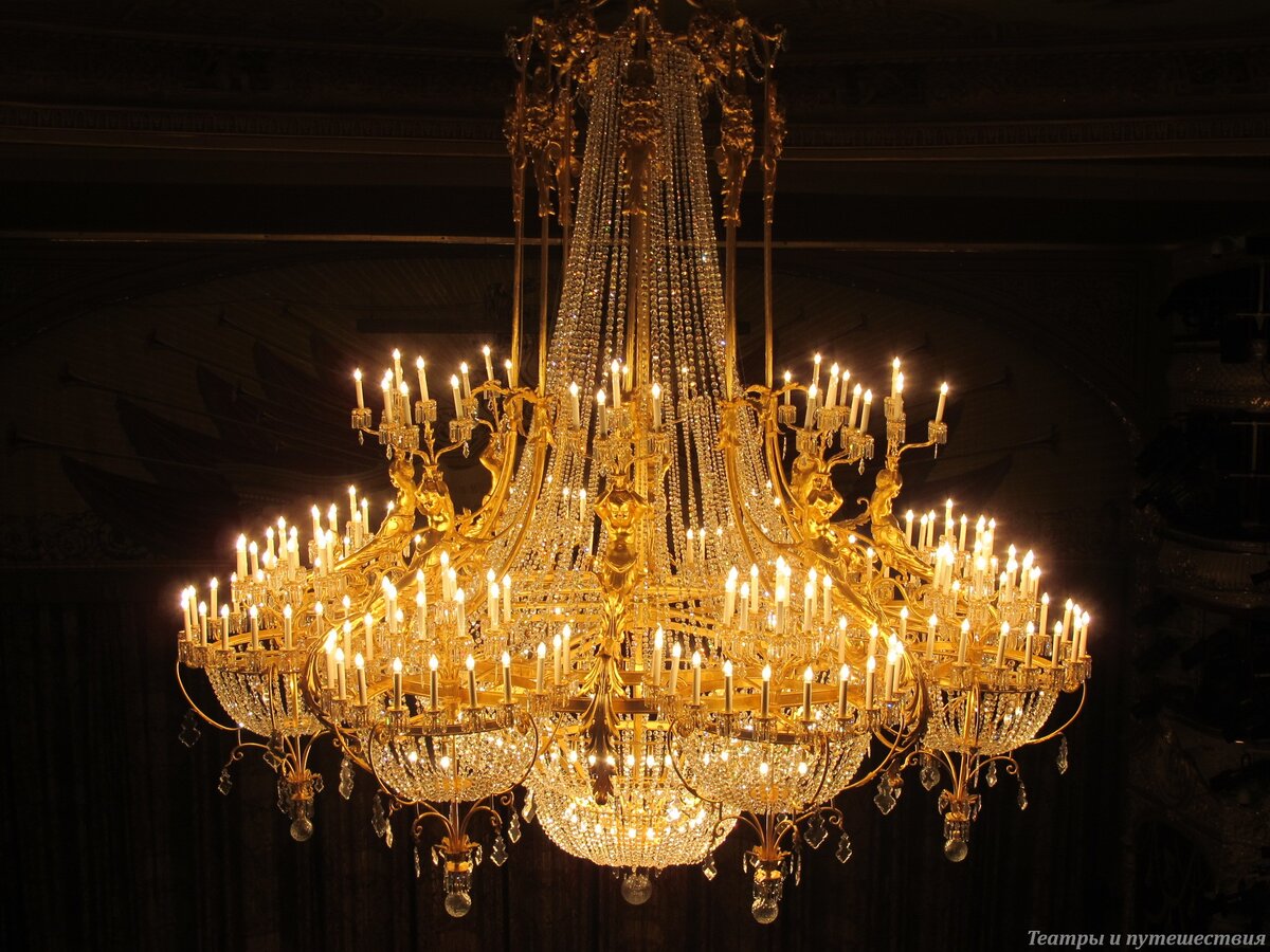 Знаменитая люстра Большого театра