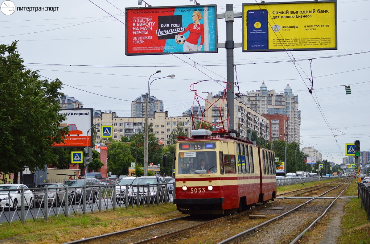 По неотремонтированному участку пролегают трассы трёх трамвайных маршрутов - 21, 55, 58.