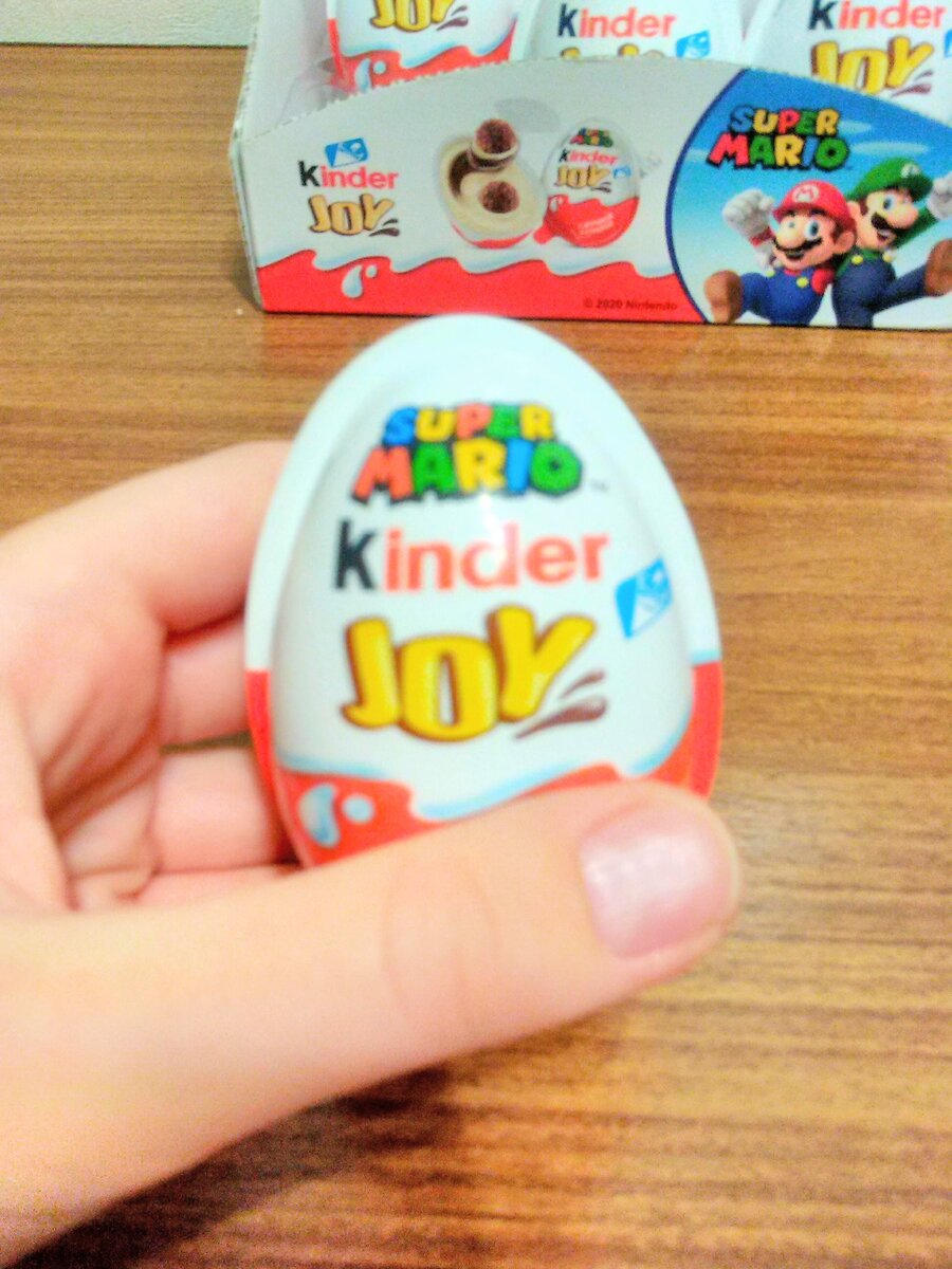 В России обложка одна, на ней буквами просто написано "Super Mario".