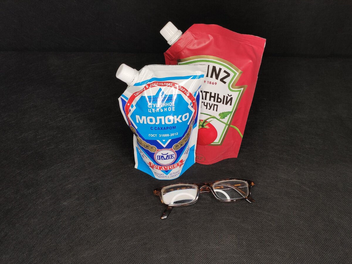 Донорами для изготовления крепления станут две упаковки дой-пак (у меня - от сгущенки)))  