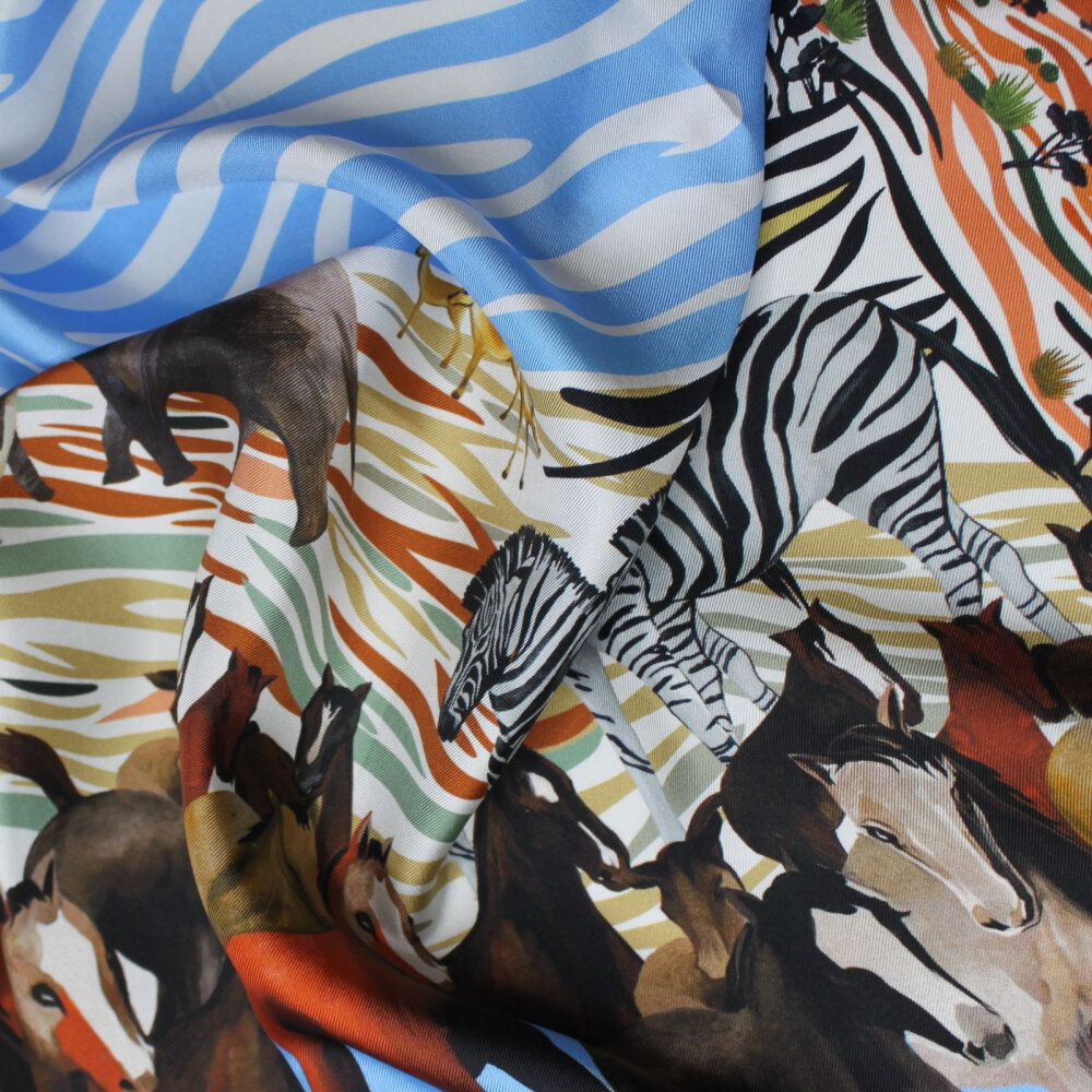 Крупный план платка ДИКИЕ ЛОШАДИ