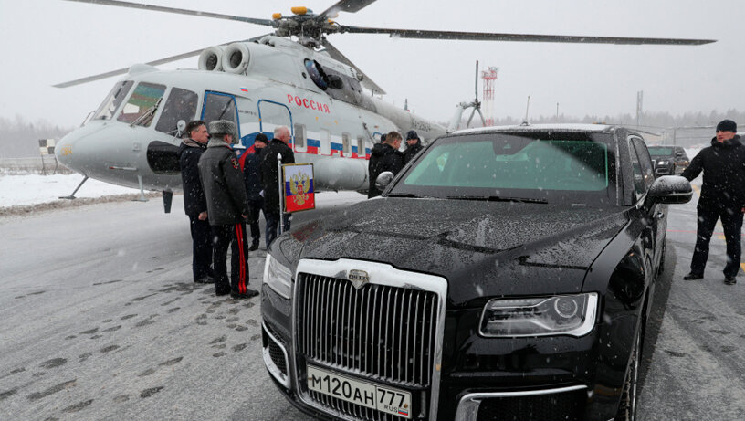 Автомобиль Путина в аэропорту Череповца. Фото: Михаил Климентьев, РИА «Новости»