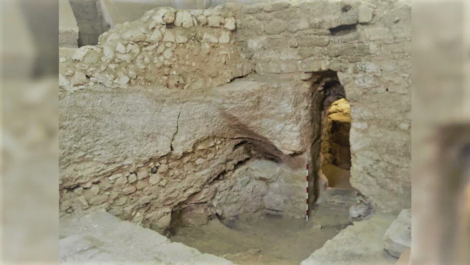 Археологи считают, что это дом начала первого века, который почитали как дом, в котором вырос Иисус. Изображение: © KRDark