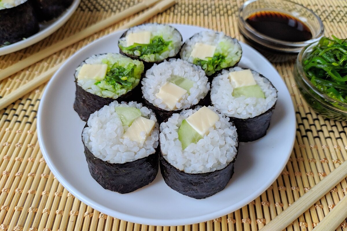 Хотите роллы 🍱 на Новый год? Мы подготовили самый подробный рецепт,  поэтому не переживайте за результат! | Еда на каждый день | Дзен