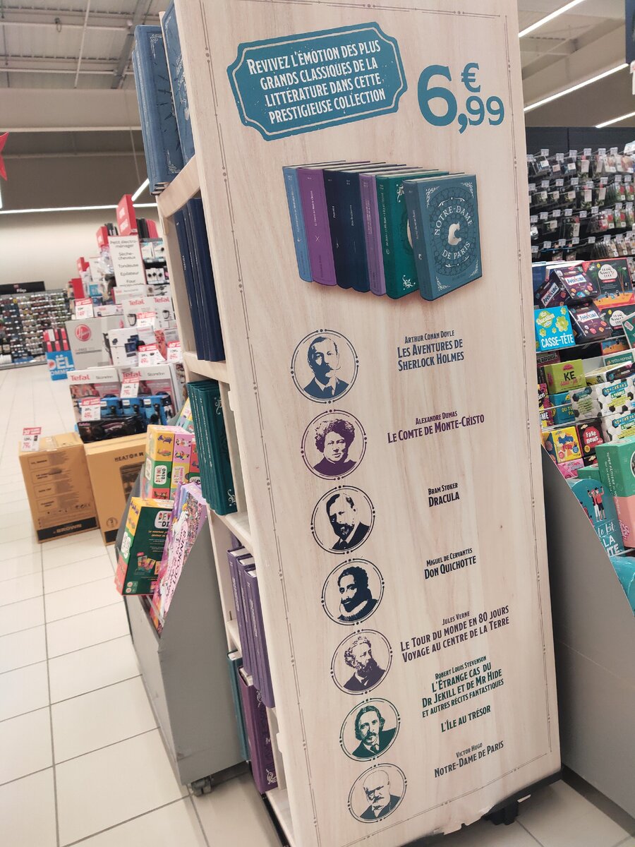 В местном магазине (совсем не книжном) появилась серия переизданной классики: Шерлок Холмс, Граф Монте-Кристо, Дракула, Дон Кихот, романы Жюль Верна, повести Стивенсона и Собор Парижской Богоматери Гюго. 