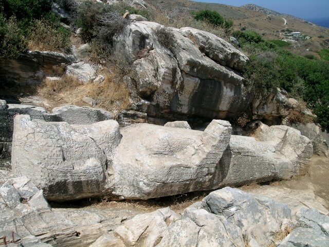 Курос из Аполлоноса. Источник фото: https://azalas.de/blog_en/?page_id=222