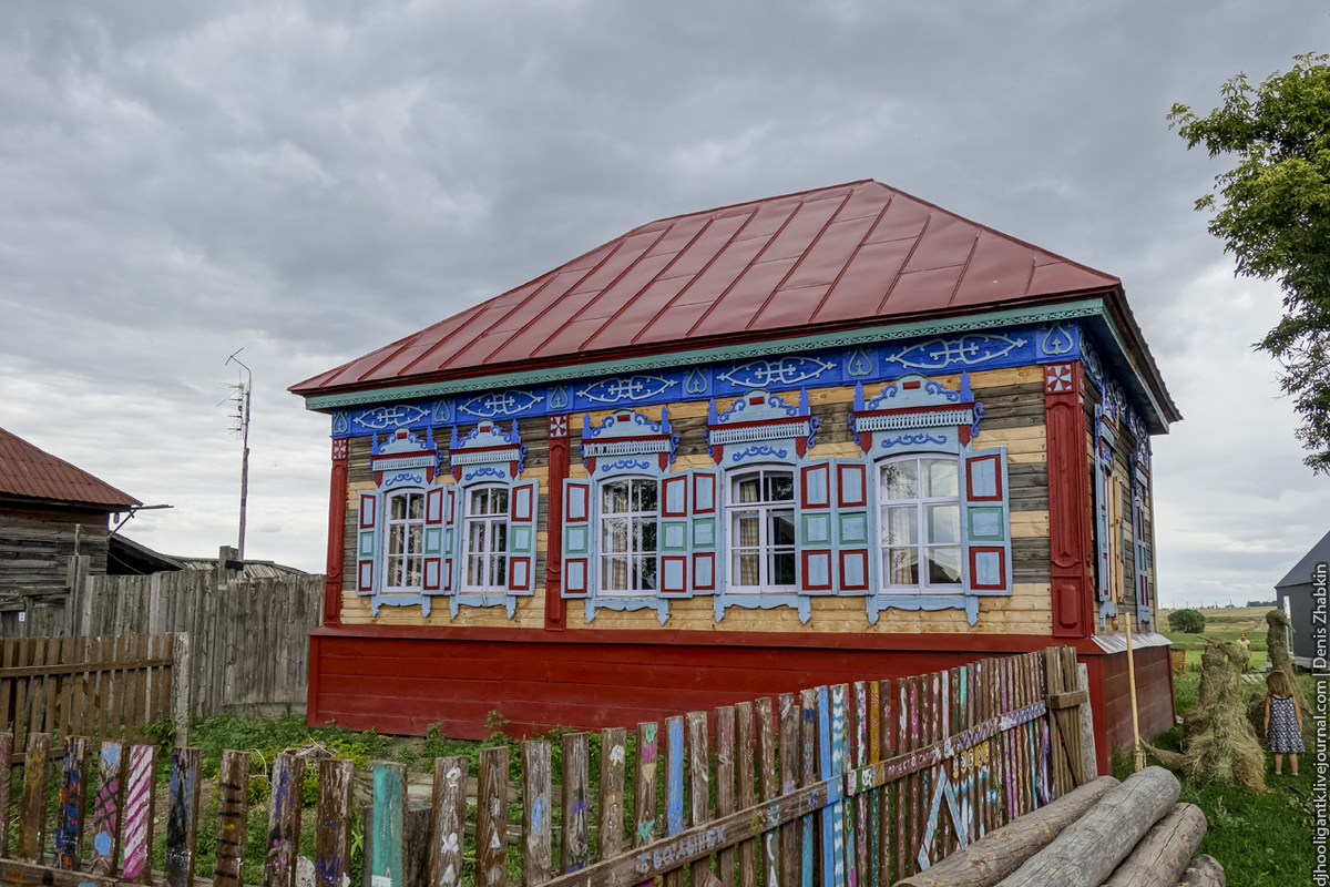 Саратовская обл села. Поповка Хвалынский район Саратовская область. Село Поповка Хвалынский район. Село Поповка Саратовская область. Дом со львом село Поповка Хвалынского района Саратовской области.