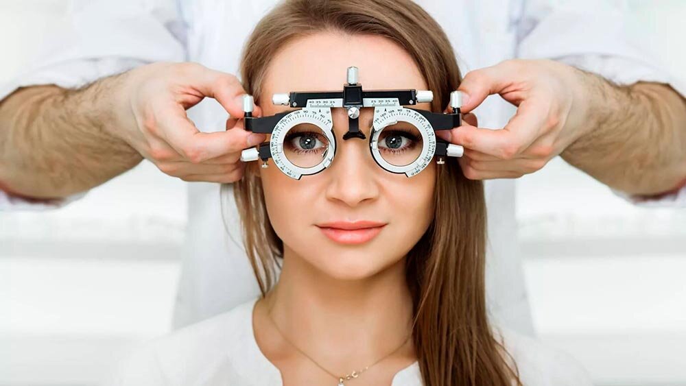 Если врач во время очередного осмотра заметит, что зрение у вас изменилось, он подберет новые линзы. 