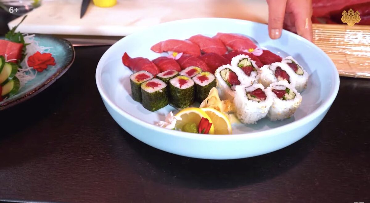 Роллы с тунцом и сашими. Секреты приготовления японских суши от шеф-повара из Японии