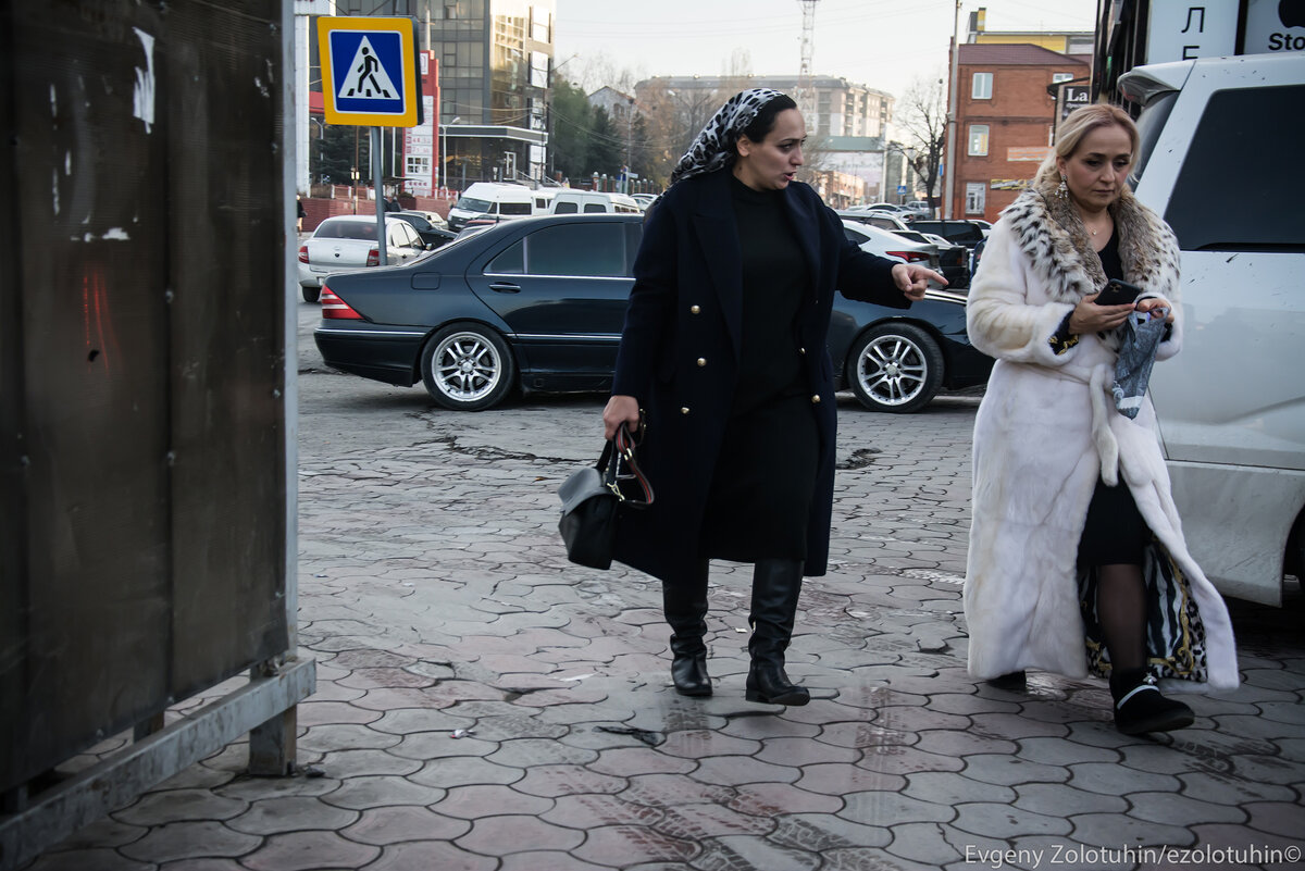 Как выглядят женщины в Ингушетии Сделал фотографии на улицах