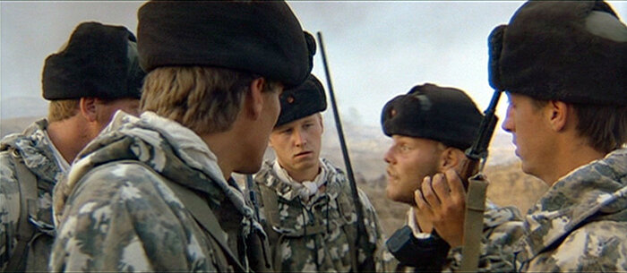 Русские в жаркой стране, но в зимнем камуфляже