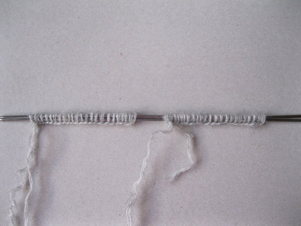 Две детали небольшие и удобно вязать одновременно.