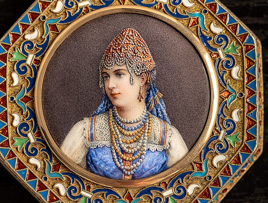 Фирма П.А. Овчинникова. Коробочка. Москва. 1888 г. Фото: Музеи Московского Кремля 