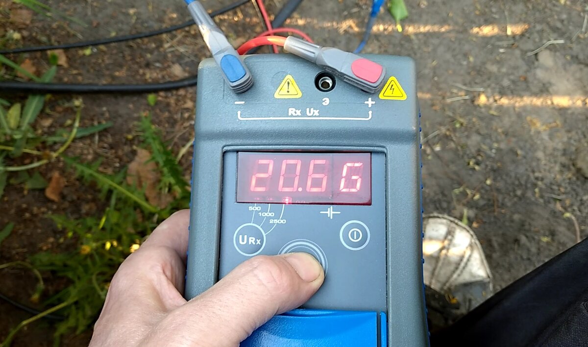 У нового кабеля, как и ожидалось, с сопротивлением изоляции всё в порядке - около 20 ГОм. Но всё же я не поленился и выполнил эти измерения.