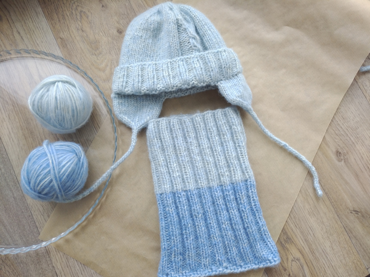 Закрытие резинки 2*2 спицами с накидом. Не могу сказать, что мне очень нравится, то иглой получилось еще хуже. Как-то не дружу я с ней...