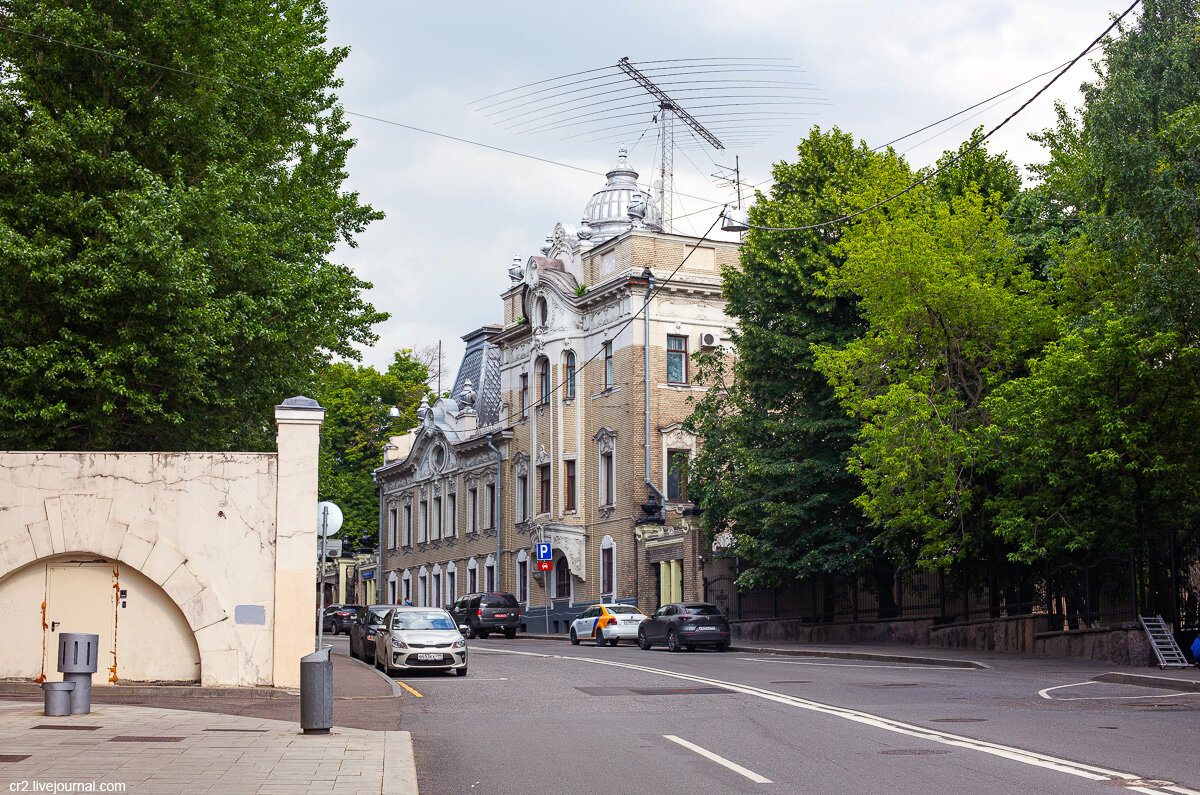 "Дом беседующих змей" (особняк Бардыгиной, посольство Индии). Москва. Фото автора статьи (ещё 1 фото)