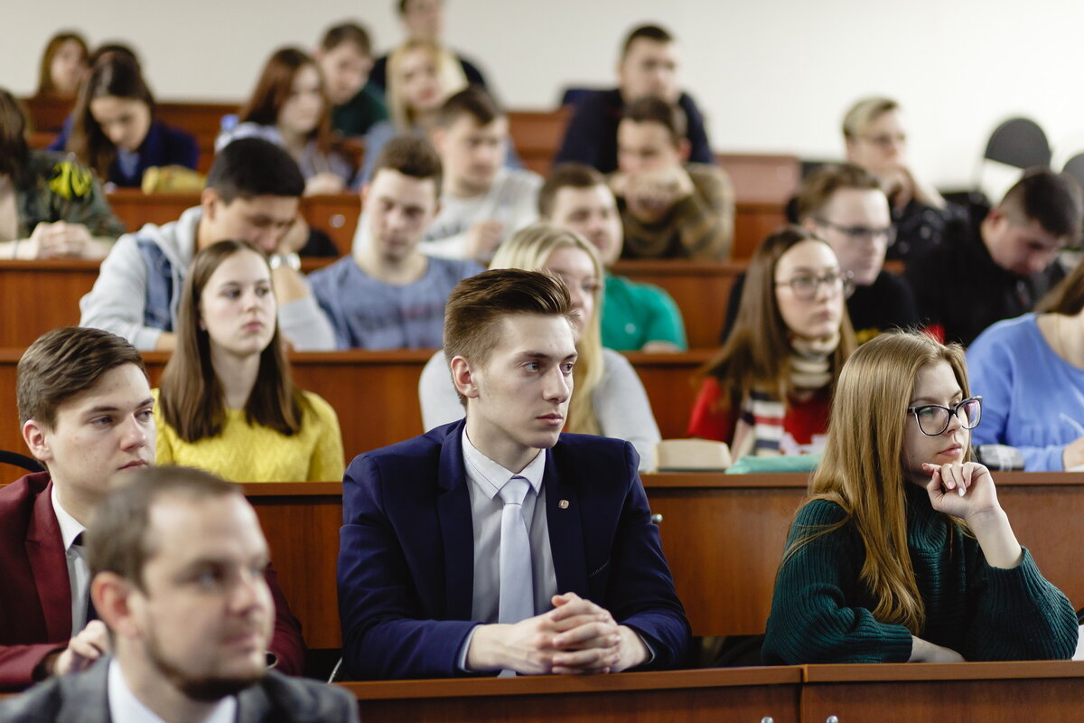 Начало учебы в университете. Распределение студентов. МГУ ФМП вручение студенческих билетов 2019\.