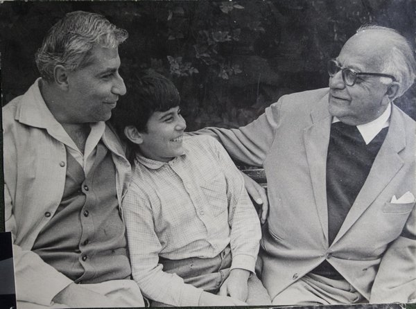 Юный Рубен Симонов с отцом Евгением Рубеновичем(слева) и с дедом Рубеном Николаевичем.