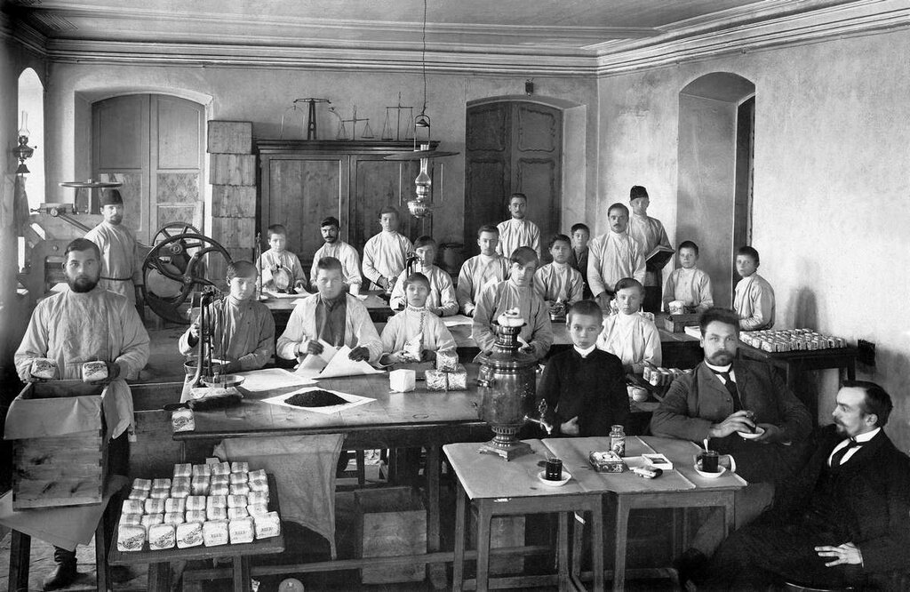 Чаеразвеска Ивана Петровича Колокольникова по улице Исетской. Неизвестный автор, 1903 г., г. Челябинск, Государственный исторический музей Южного Урала.