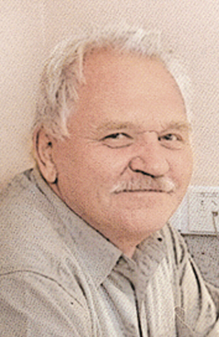 На фото: Валентин Попов