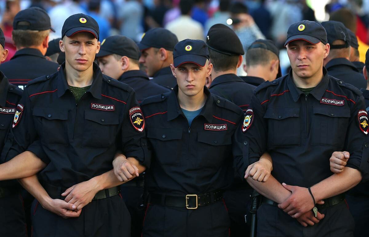 Работники полиции. Полиция России. Полицейский России. Российская полиция. Полиция РФ.