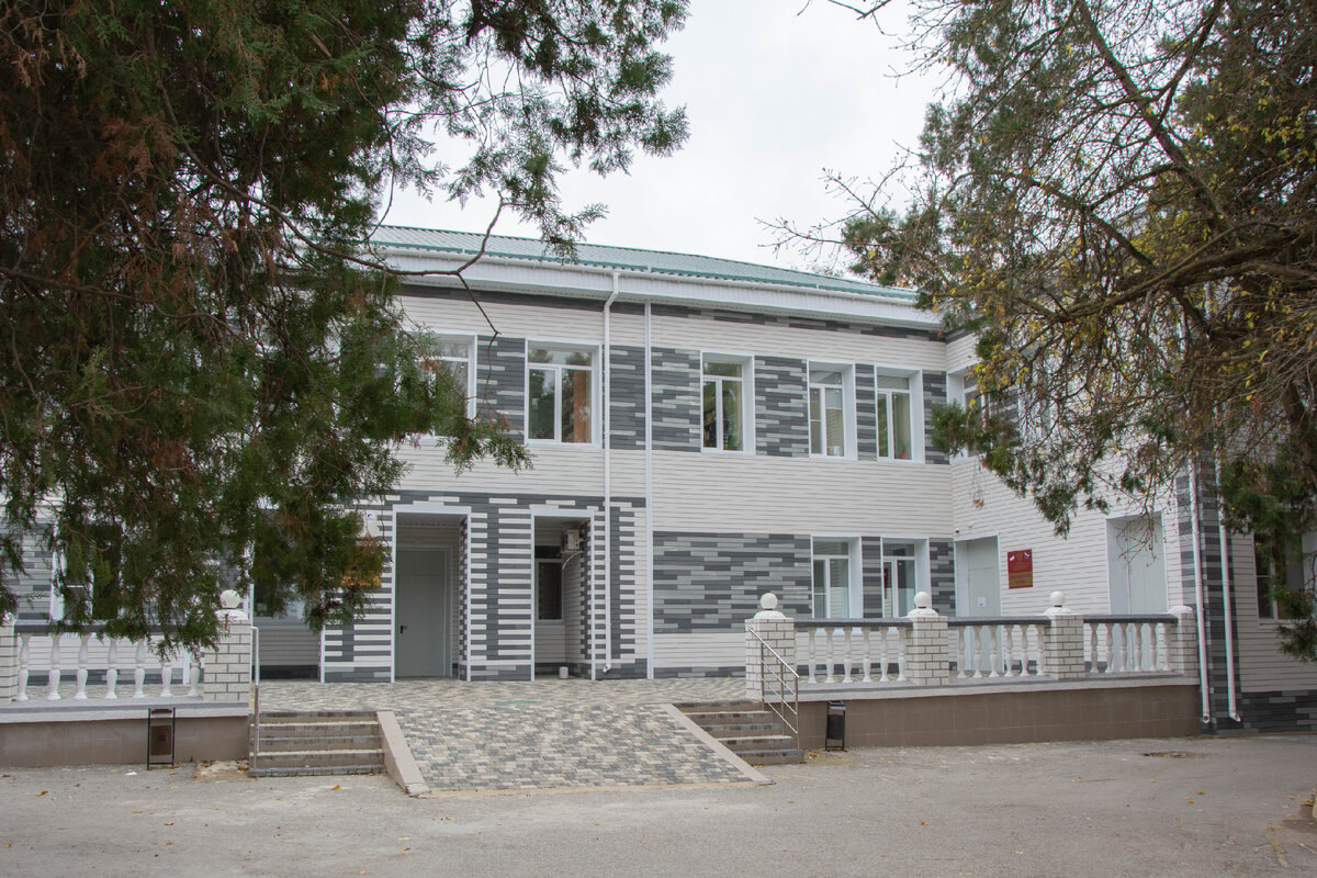 ...и фасад выглядит более чем достойно